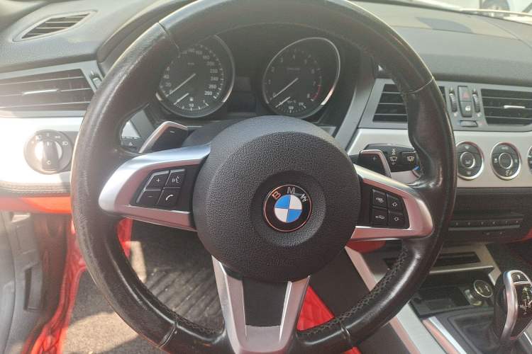 Used BMW Z4 2012 sDrive20i Luxury Model Steering Wheel