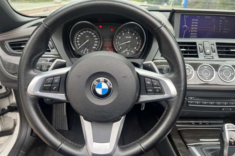 Used BMW Z4 2012 sDrive20i Luxury Model Steering Wheel