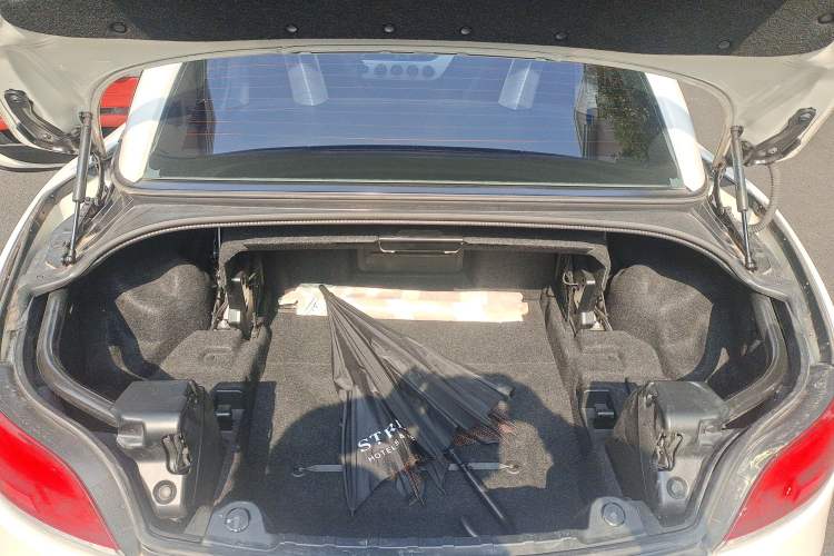 Used BMW Z4 2012 sDrive20i Luxury Model Trunk