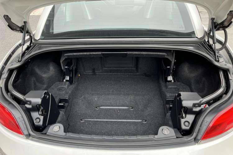 Used BMW Z4 2012 sDrive20i Luxury Model Trunk