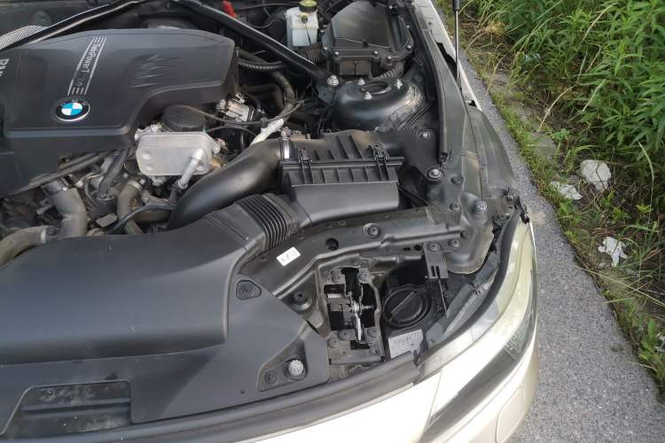 Used BMW Z4 2012 sDrive20i Luxury Model Engine Bay Left