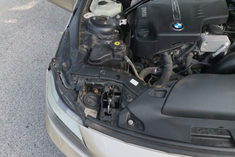 Used BMW Z4 2012 sDrive20i Luxury Model Engine Bay Right