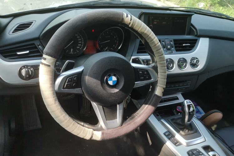 Used BMW Z4 2012 sDrive20i Luxury Model Steering Wheel