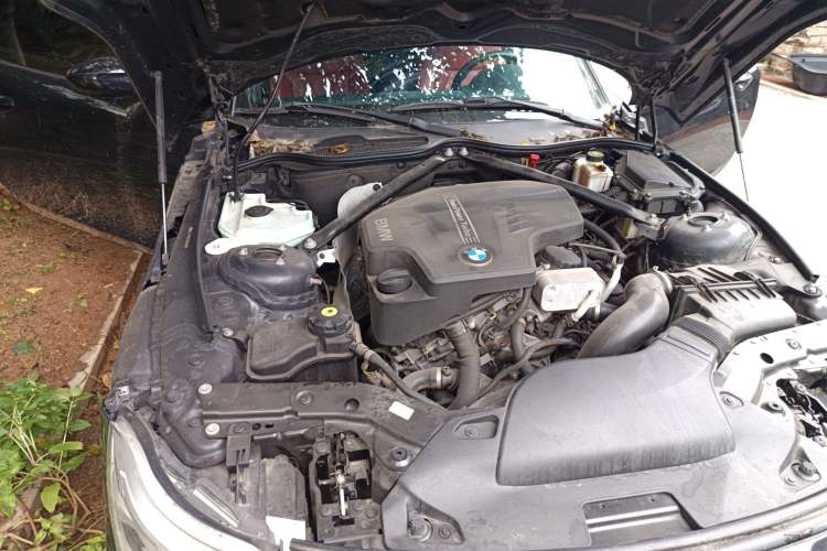 Used BMW Z4 2013 sDrive20i Leading Model Engine Bay Right