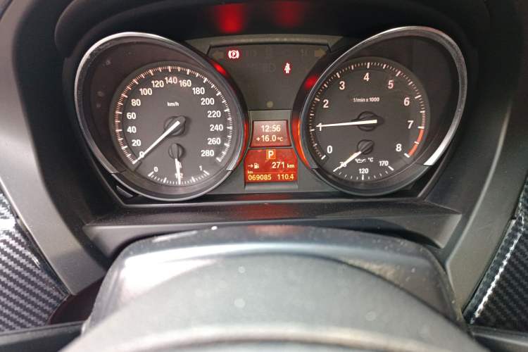 Used BMW Z4 2013 sDrive20i Leading Model Odometer Close Up