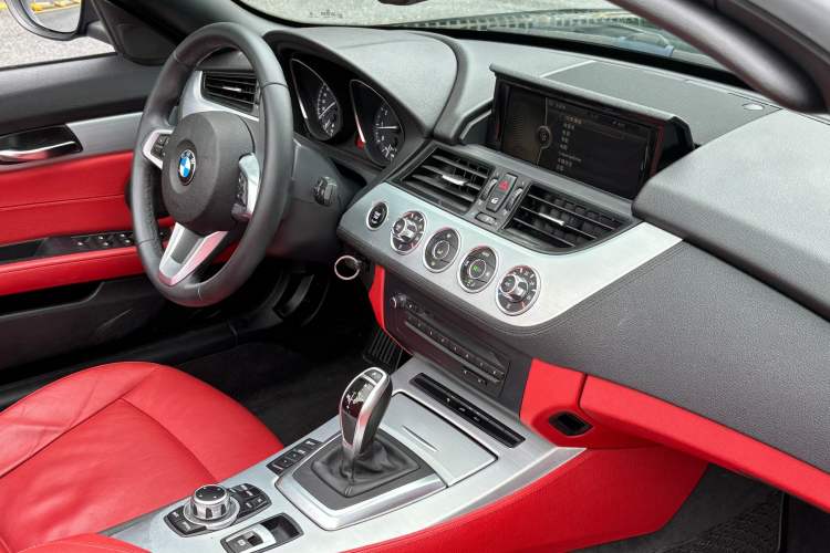 Used BMW Z4 2013 sDrive20i Leading Model Interior 11