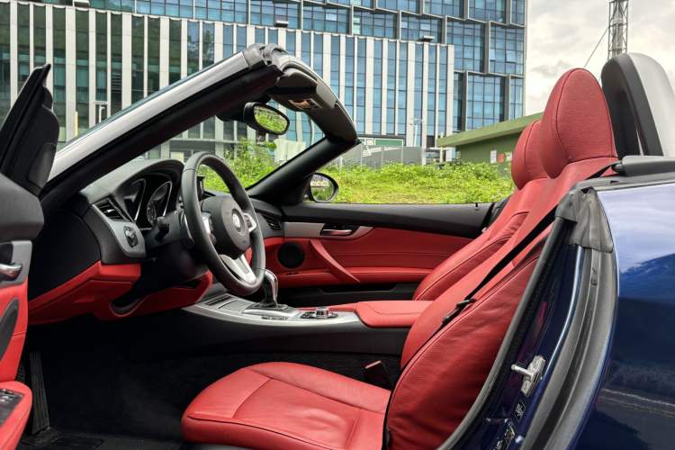 Used BMW Z4 2013 sDrive20i Leading Model Interior 4