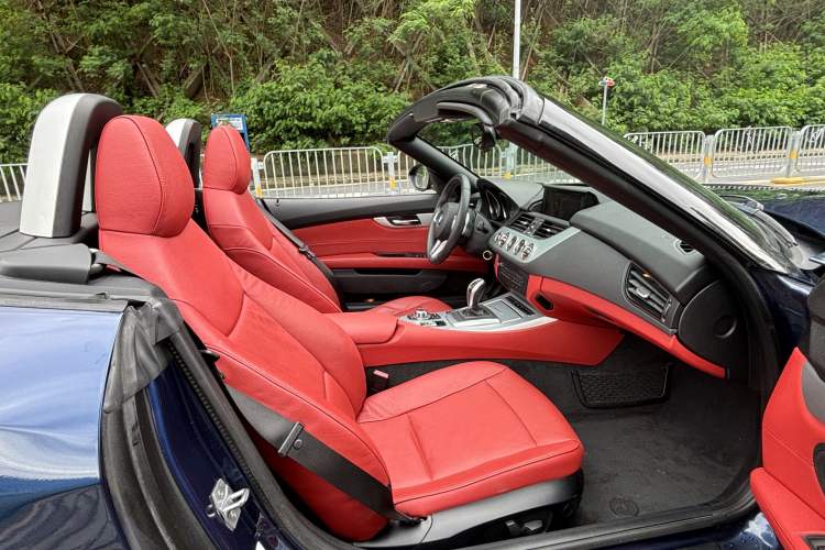 Used BMW Z4 2013 sDrive20i Leading Model Interior 6