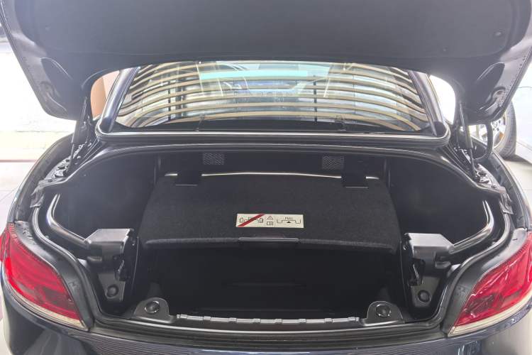Used BMW Z4 2013 sDrive20i Leading Model Trunk