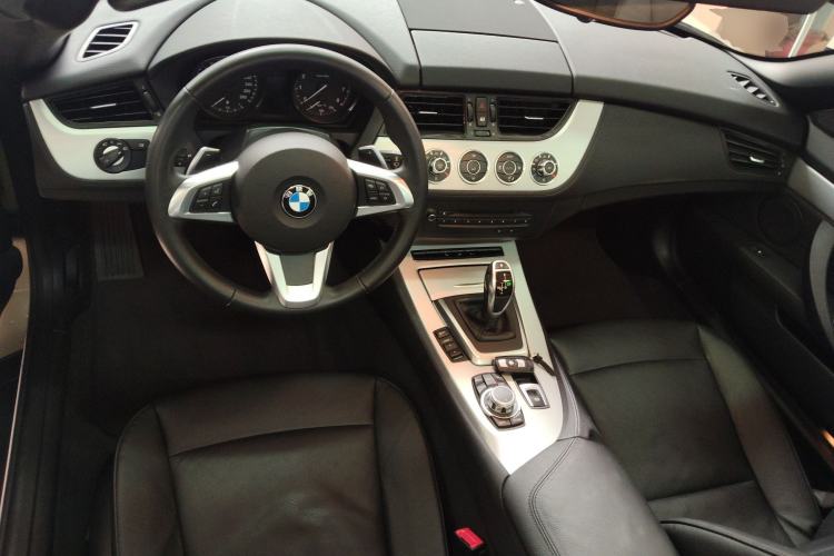 Used BMW Z4 2013 sDrive20i Leading Model Center Console