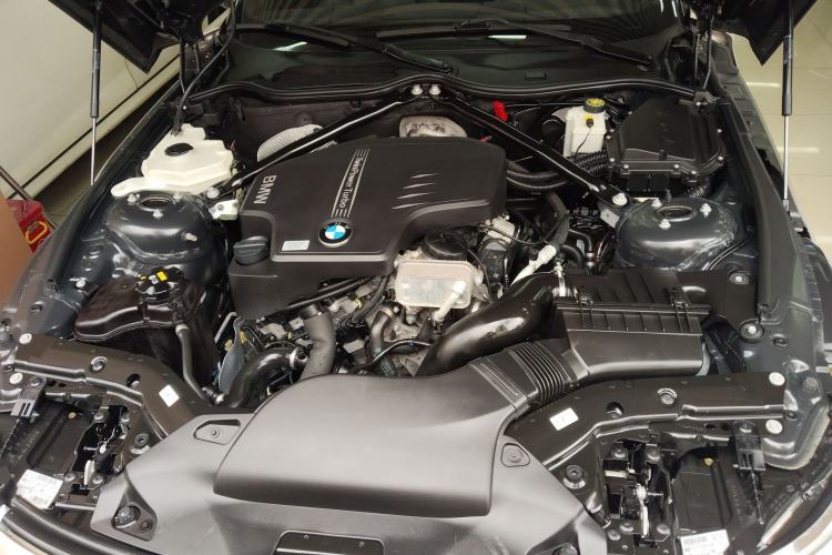 Used BMW Z4 2013 sDrive20i Leading Model Engine Bay