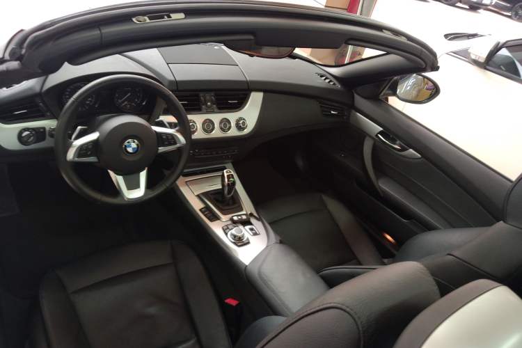 Used BMW Z4 2013 sDrive20i Leading Model Headliner