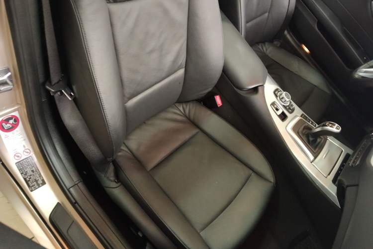 Used BMW Z4 2013 sDrive20i Leading Model Right Front Seat