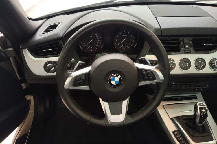 Used BMW Z4 2013 sDrive20i Leading Model Steering Wheel