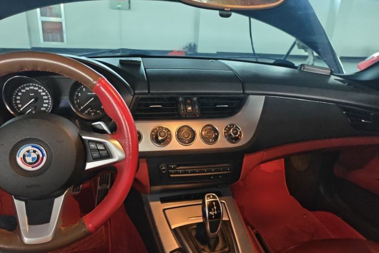 Used BMW Z4 2013 sDrive20i Leading Model Center Console