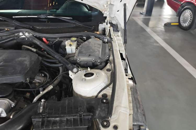 Used BMW Z4 2013 sDrive20i Leading Model Engine Bay Left