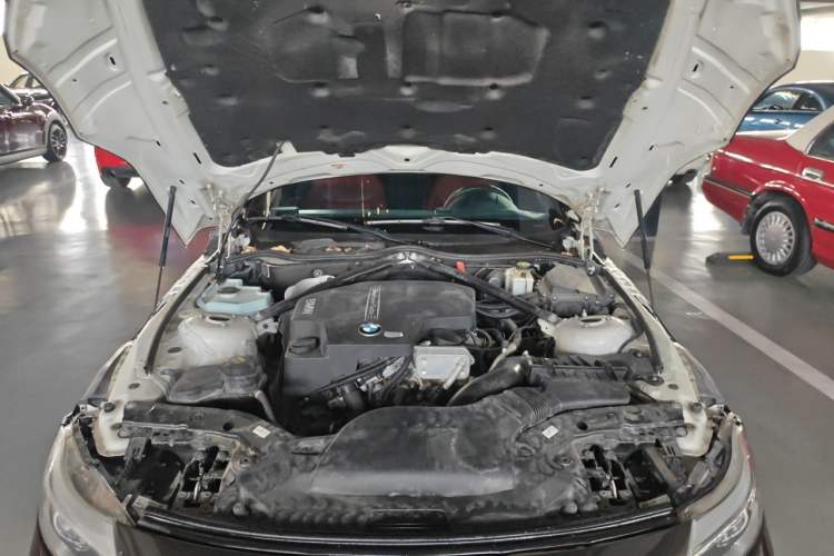 Used BMW Z4 2013 sDrive20i Leading Model Engine Bay