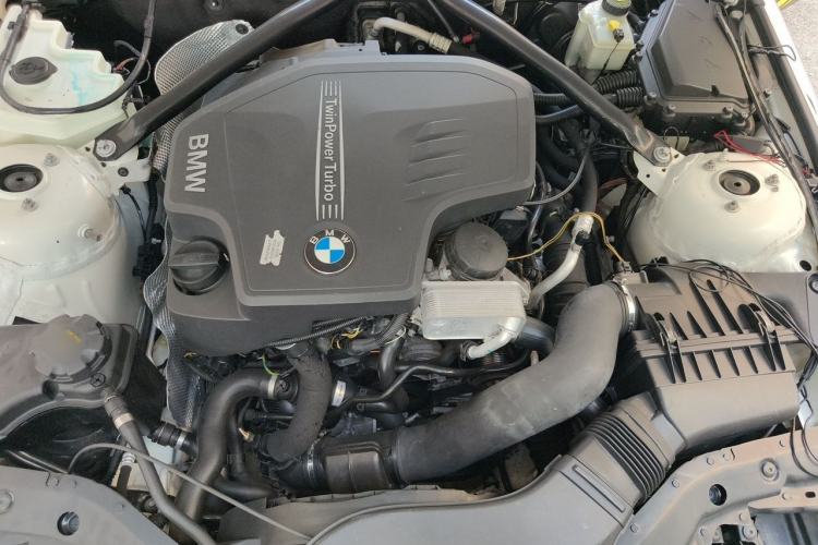 Used BMW Z4 2013 sDrive20i Leading Model Engine Bay