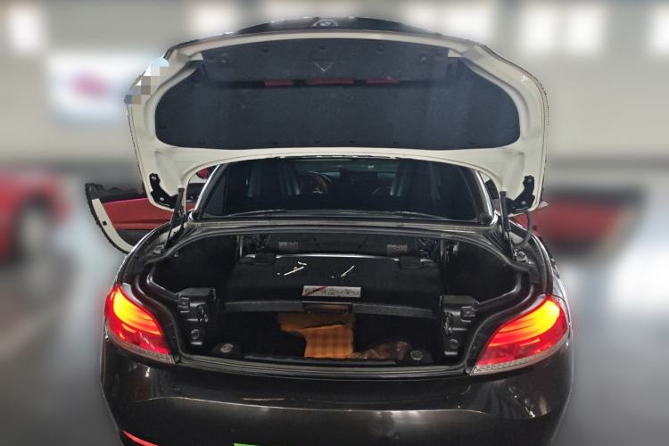 Used BMW Z4 2013 sDrive20i Leading Model Trunk