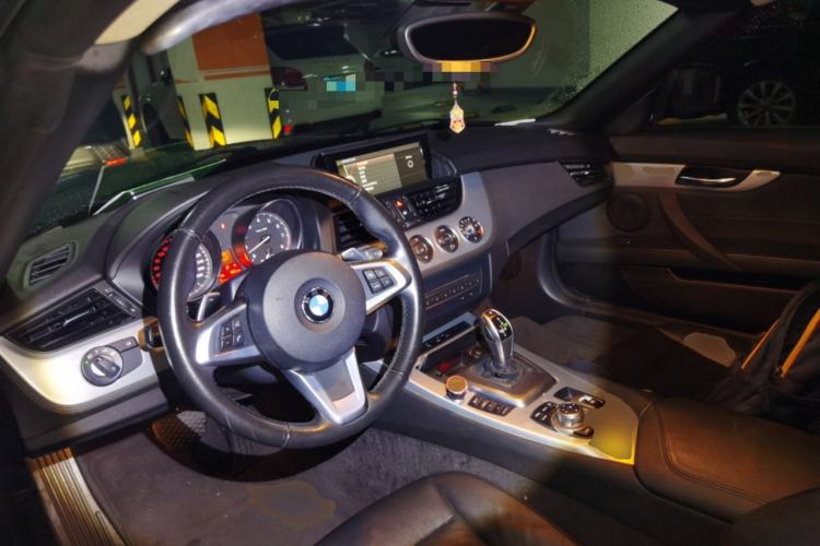 Used BMW Z4 2013 sDrive20i Leading Model Center Console