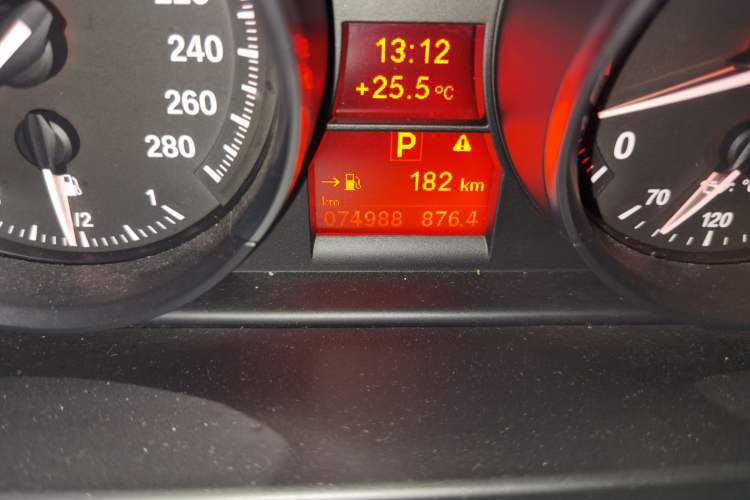 Used BMW Z4 2013 sDrive20i Leading Model Odometer Close Up