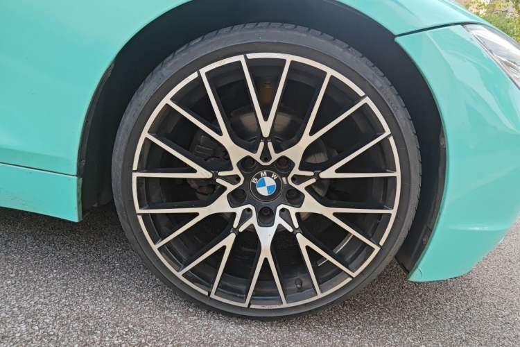 Used BMW Z4 2013 sDrive20i Leading Model Right Front Wheel Hub