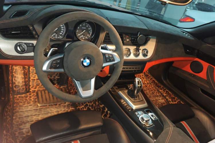 Used BMW Z4 2013 sDrive20i Leading Model Center Console