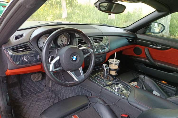 Used BMW Z4 2013 sDrive20i Leading Model Center Console