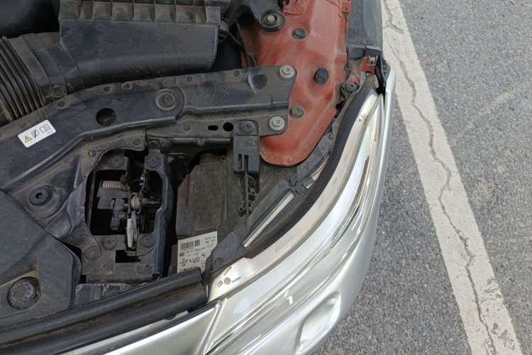 Used BMW Z4 2013 sDrive20i Leading Model Engine Bay Left