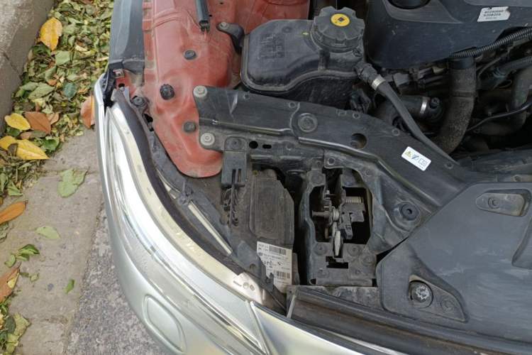 Used BMW Z4 2013 sDrive20i Leading Model Engine Bay Right