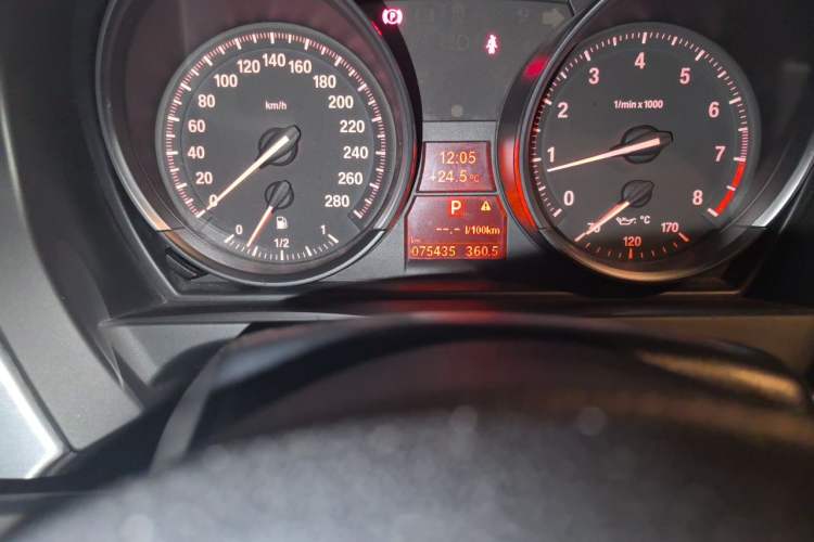 Used BMW Z4 2013 sDrive20i Leading Model Odometer Close Up