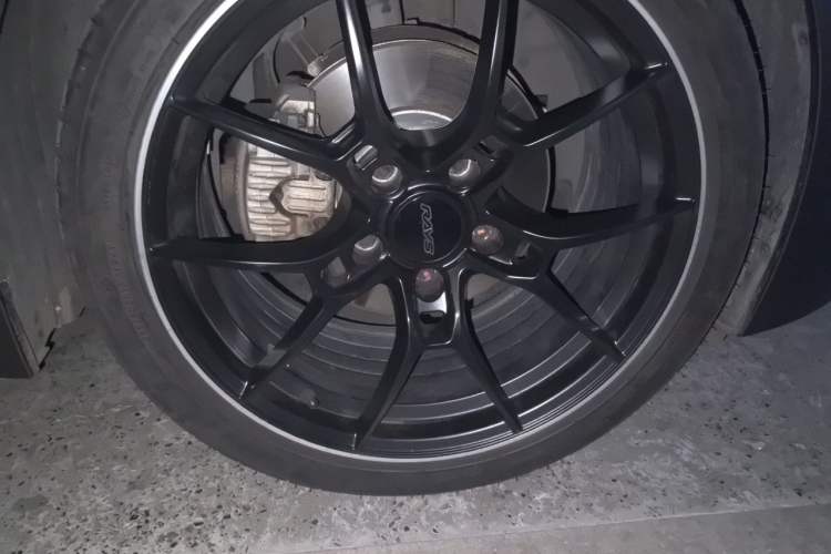 Used BMW Z4 2013 sDrive20i Leading Model Right Front Wheel Hub