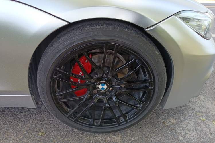 Used BMW Z4 2013 sDrive20i Leading Model Right Front Wheel Hub