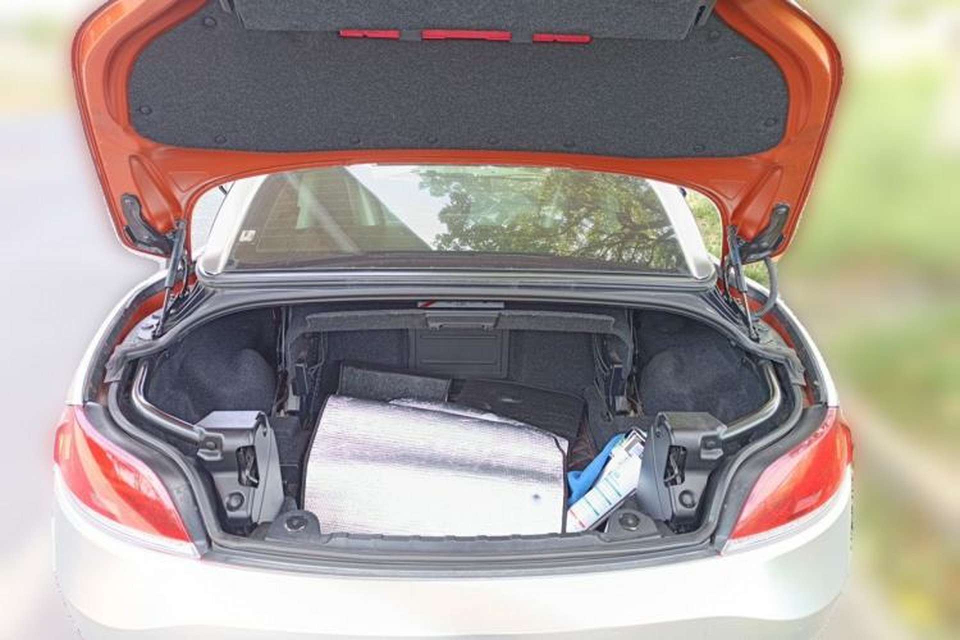 Used BMW Z4 2013 sDrive20i Leading Model Trunk