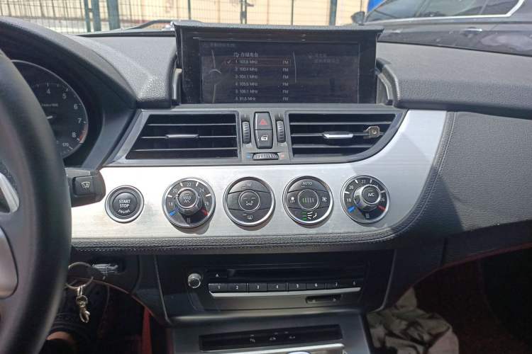 Used BMW Z4 2013 sDrive20i Leading Model Audio And AC Panel