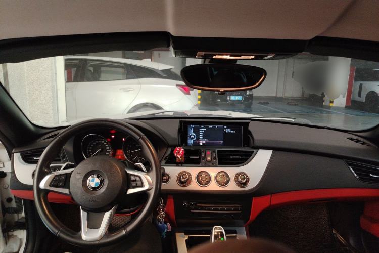 Used BMW Z4 2013 sDrive20i Leading Model Center Console