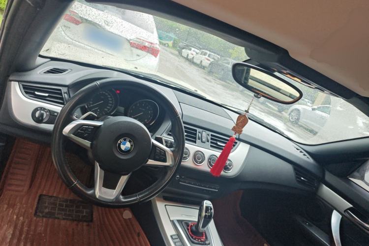 Used BMW Z4 2013 sDrive20i Leading Model Center Console