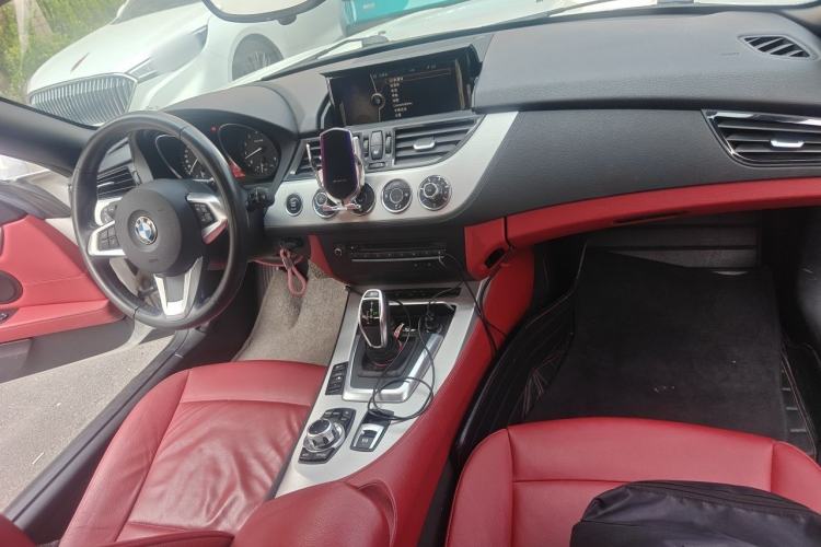 Used BMW Z4 2013 sDrive20i Leading Model Center Console