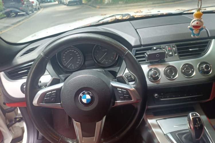 Used BMW Z4 2013 sDrive20i Leading Model Center Console