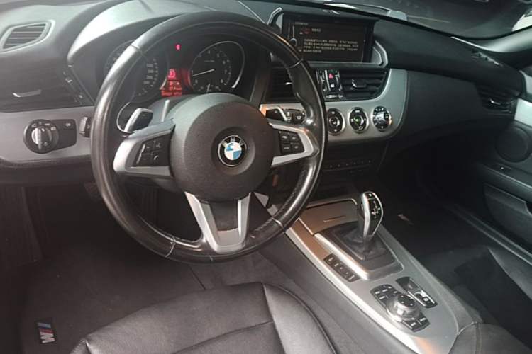 Used BMW Z4 2013 sDrive20i Leading Model Center Console