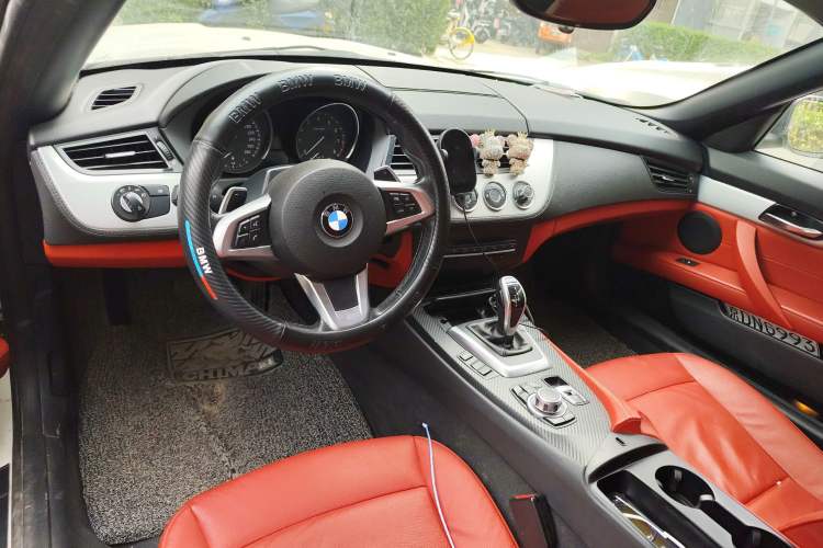 Used BMW Z4 2013 sDrive20i Leading Model Center Console