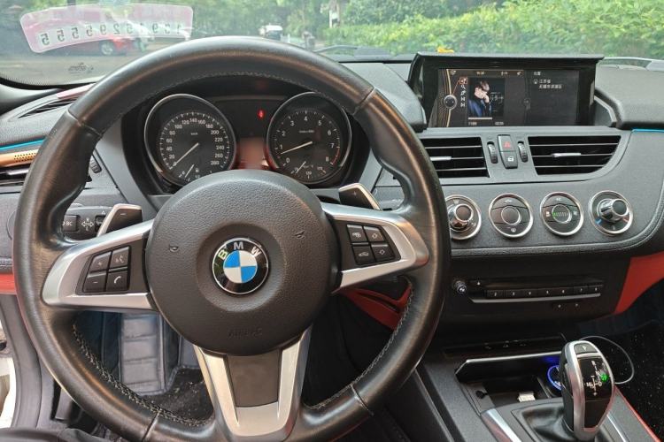 Used BMW Z4 2013 sDrive20i Leading Model Center Console