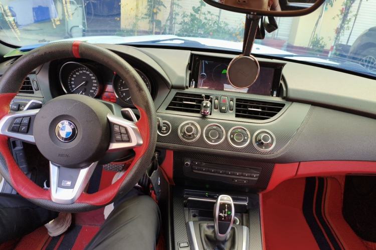 Used BMW Z4 2013 sDrive20i Leading Model Center Console