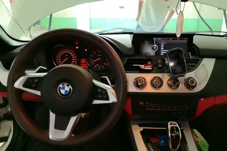 Used BMW Z4 2013 sDrive20i Leading Model Center Console