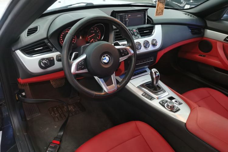 Used BMW Z4 2013 sDrive20i Leading Model Center Console