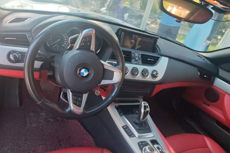 Used BMW Z4 2013 sDrive20i Leading Model Center Console