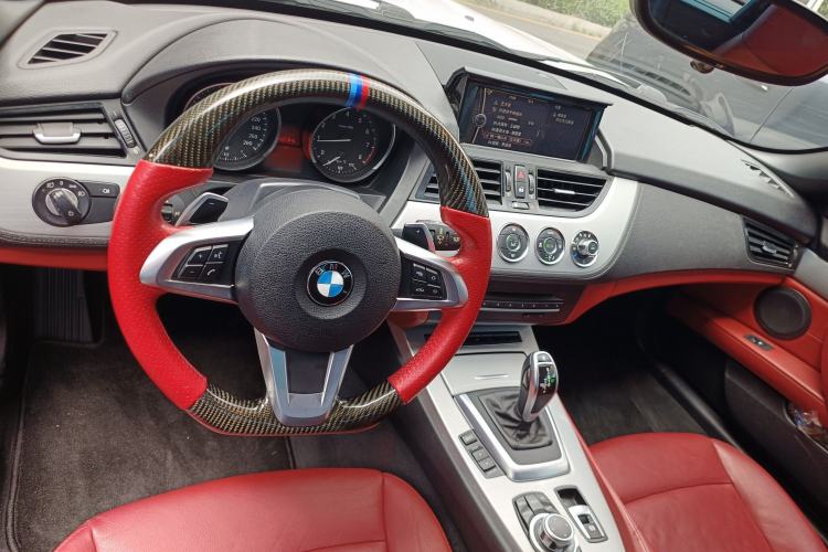 Used BMW Z4 2013 sDrive20i Leading Model Center Console