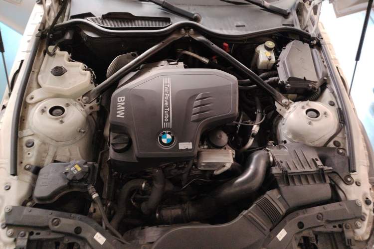 Used BMW Z4 2013 sDrive20i Leading Model Engine Bay