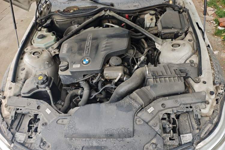 Used BMW Z4 2013 sDrive20i Leading Model Engine Bay
