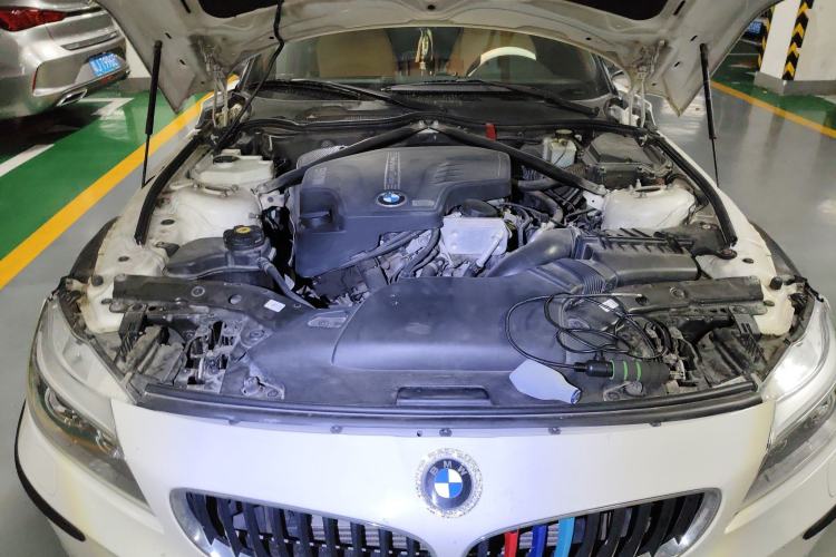 Used BMW Z4 2013 sDrive20i Leading Model Engine Bay